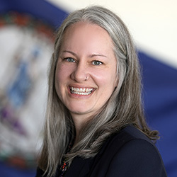 Lesley Starke headshot